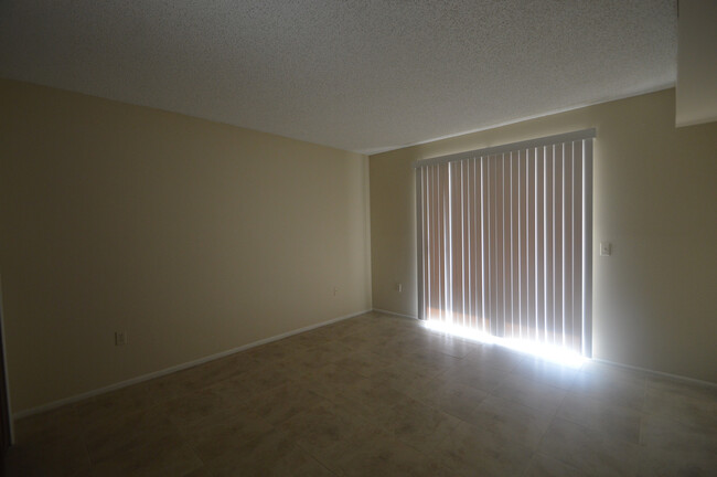 Building Photo - 2B/ 1B 1st Floor Condo in Baywood  Meadows...