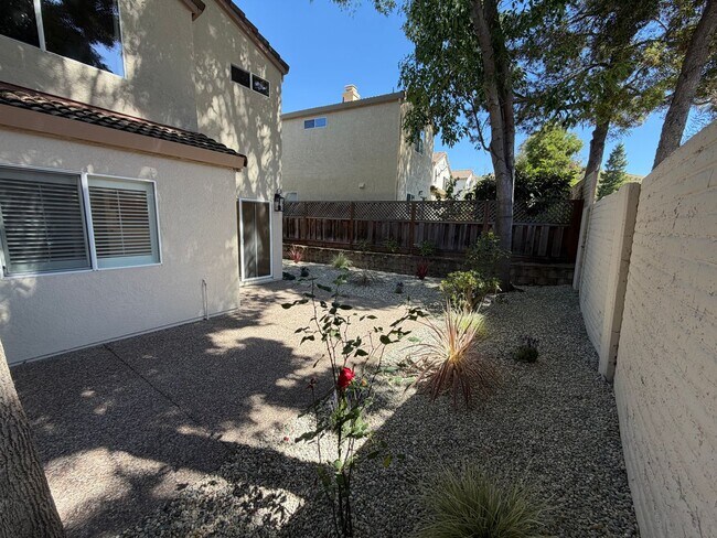 Building Photo - 3 Bed 2.5 Bath Single Family Home In Sam Ramon