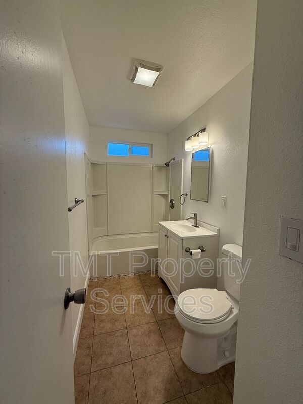 Building Photo - 803 W Harding Ave