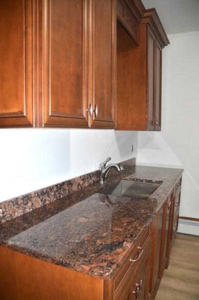 Building Photo - 193 Grove St