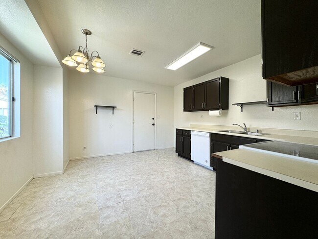 Building Photo - COMING SOON!! 3 Bedroom 2 Bathroom Apartment in Cathedral City!