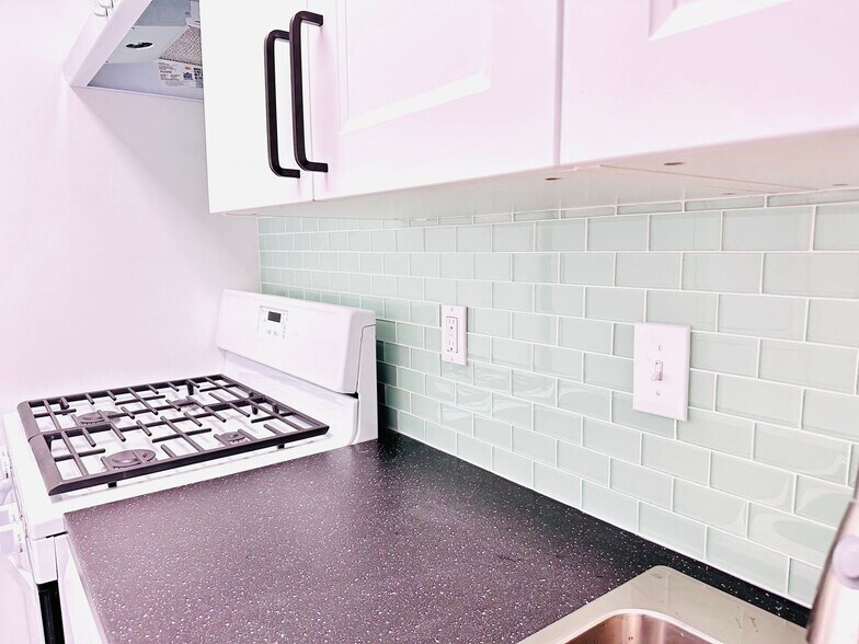 Building Photo - 8804 Bradford Rd