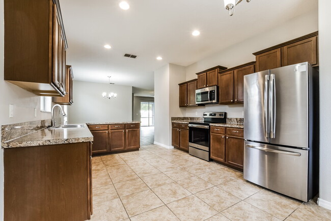 Building Photo - 5755 Coquyt Dr