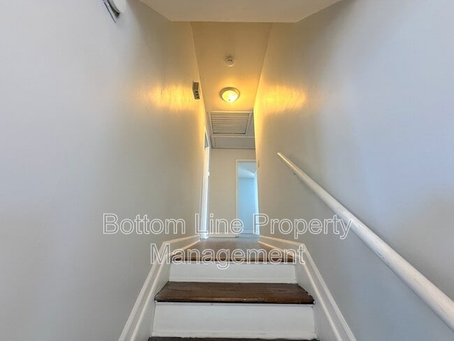 Building Photo - 907 Bannister Pl