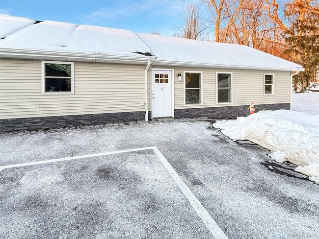 Building Photo - 4332 Albany Post Rd