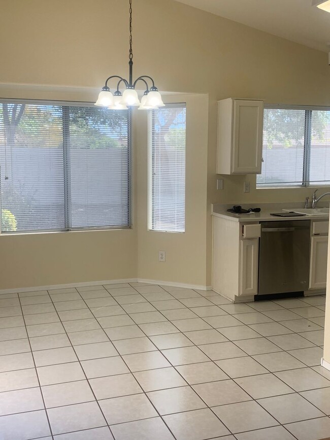 Building Photo - Summer move in special!