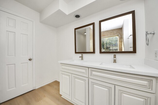 Building Photo - 10743 Boardwalk St