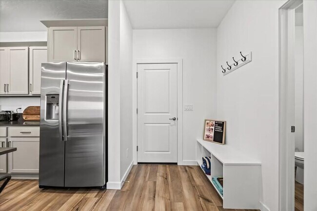 Building Photo - 195 N Nursery Ave