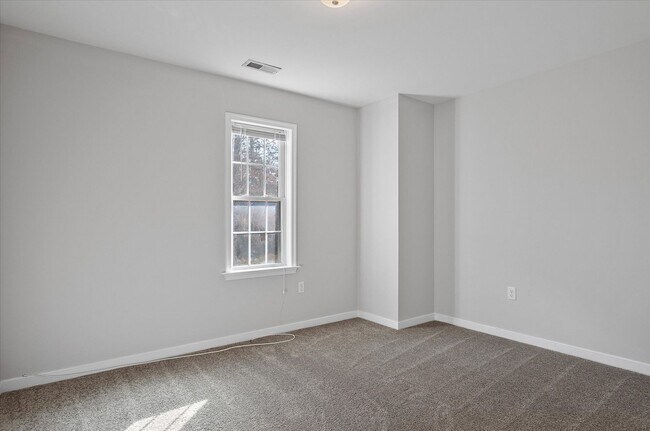 Building Photo - NEWLY RENOVATED 4 BEDROOM HOME IN ASHBROOK