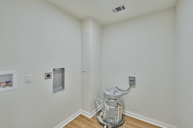 Building Photo - 31 Harbour Row Dr