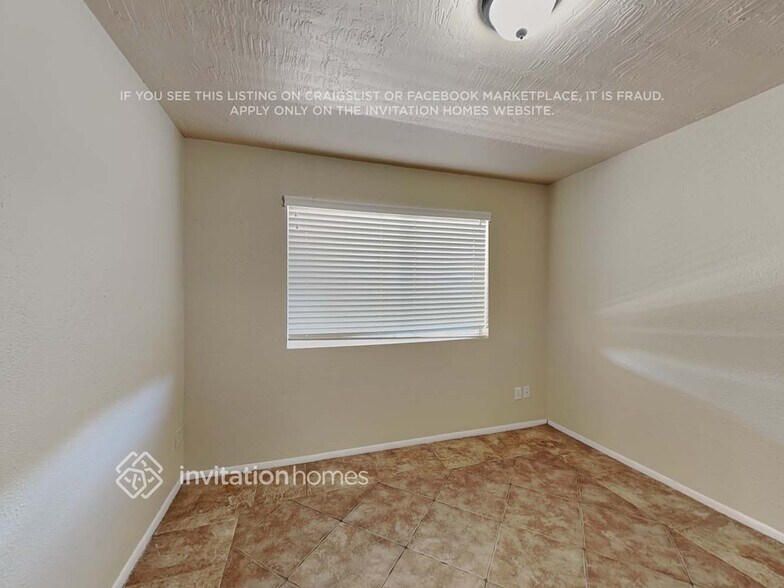 Building Photo - 3735 W Columbine Dr