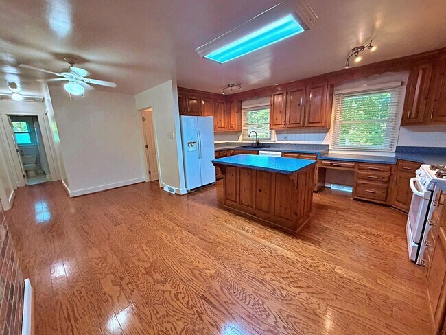 Building Photo - 8800 Sedbergh Dr