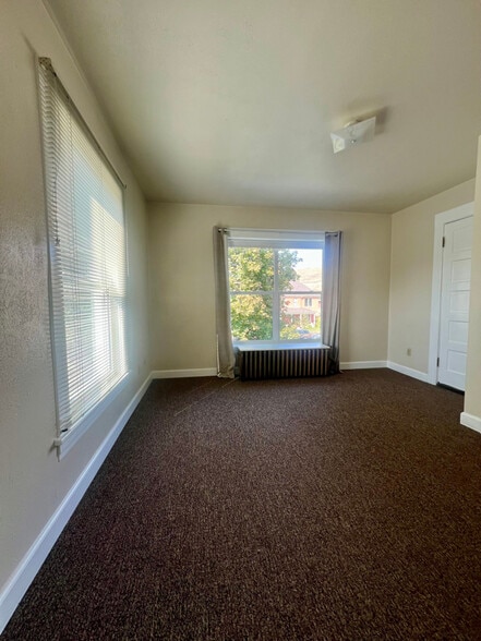 Building Photo - 411 W Alder St