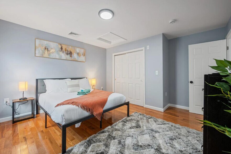 Building Photo - 109 Flora St