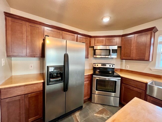 Building Photo - MUST SEE!! Rustic Style 3 Bedroom / 2 Bath...