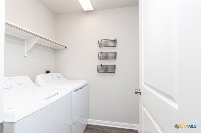 Building Photo - 8207 Montclair Dr