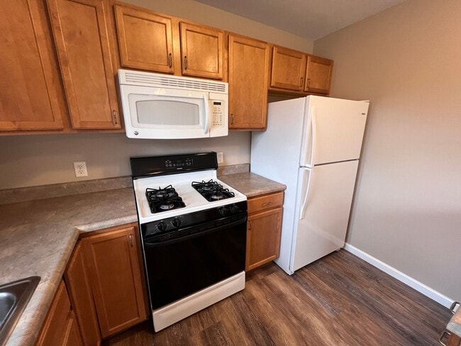 Building Photo - Spacious Split-Level Retreat Just Minutes ...