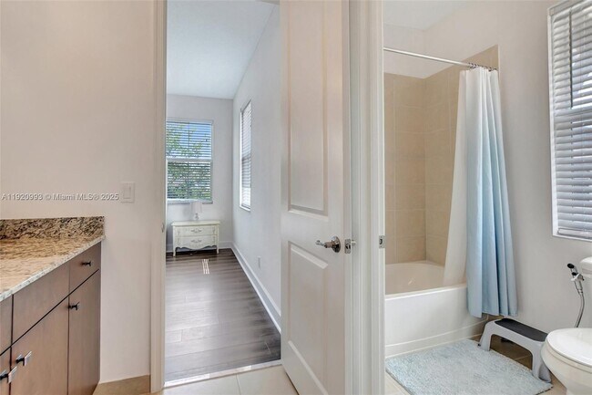 Building Photo - 6657 Quiet Wave Trl