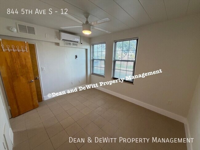 Building Photo - 844 5th Ave S