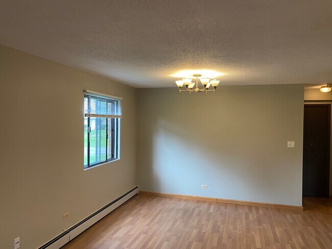 Living Rool - 10 Parkside Ct