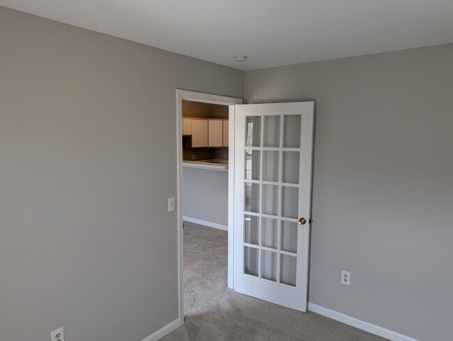 Building Photo - Bright Townhome Living in Convenient Leesburg Location