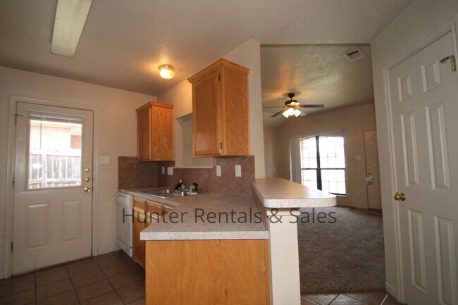 Building Photo - Live in Style!