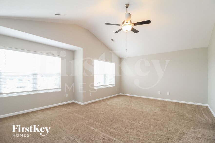 Building Photo - 274 Kendall Dr