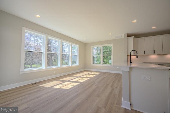 Building Photo - 2424 Carey Ln