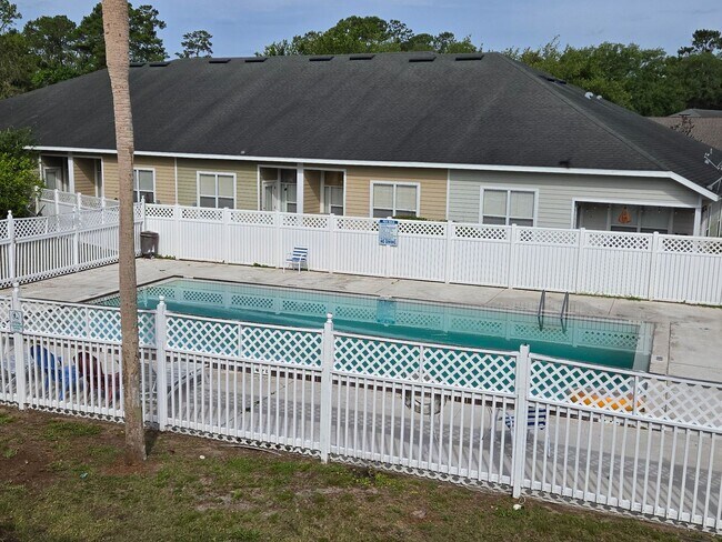 Building Photo - 2 Bedroom 2 Bath Condo