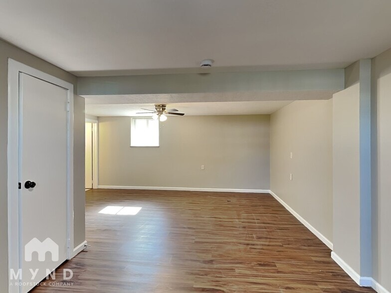 Building Photo - 2911 N Gresham Rd