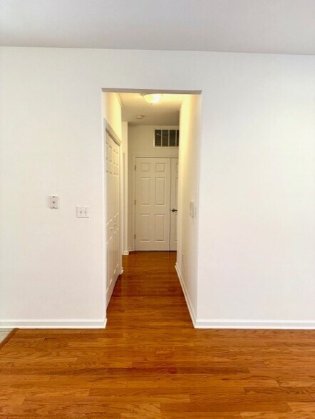 Hallway to Split Bedrooms - 18 Baldwin St