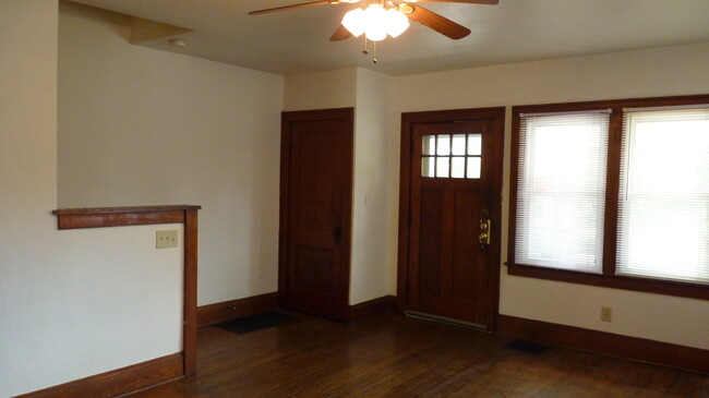 Building Photo - 122 E Tompkins St