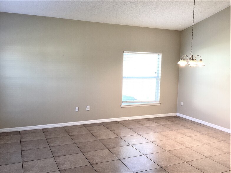 Building Photo - 2809 Sherbrook Ct