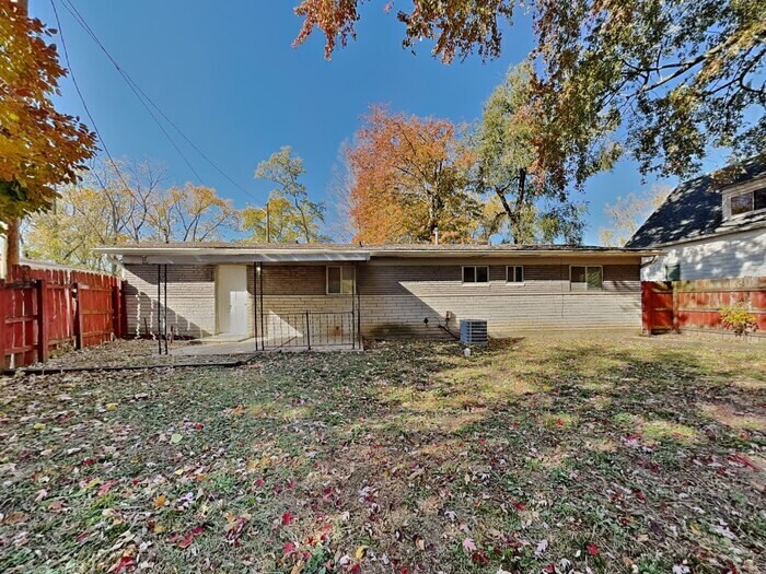 Building Photo - 7 Lucas St