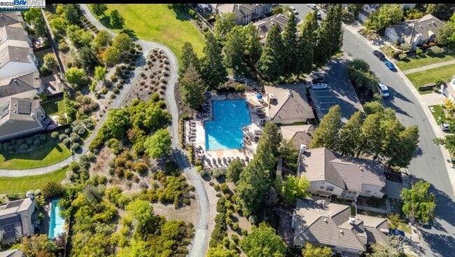 Building Photo - 5 Stuart Pl