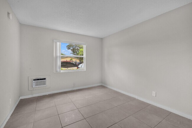 Building Photo - 1720 NW 37th St