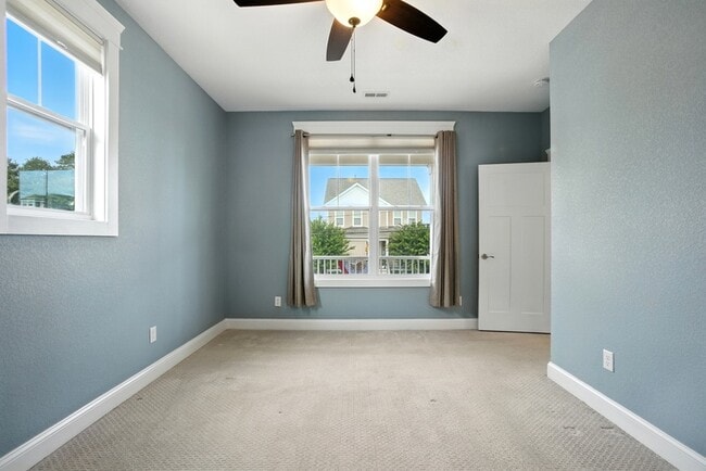 Building Photo - 9608 7th Bay St