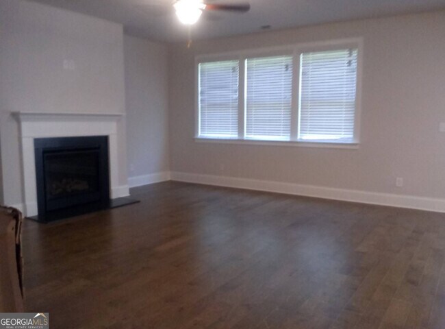 Building Photo - 124 Vivian Ln