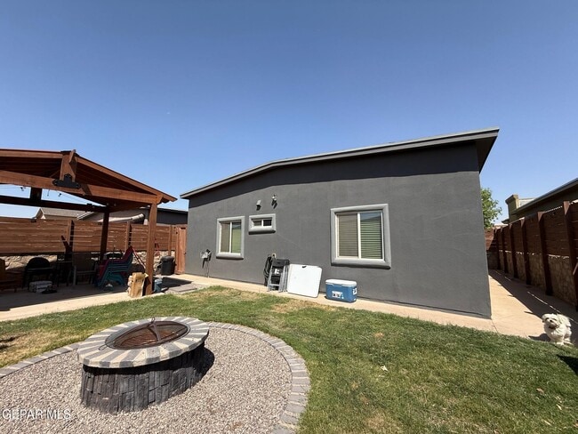 Building Photo - 3856 Loma Cortez Dr