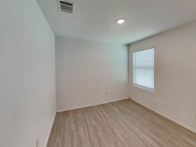 Building Photo - 116 Hollywood Dr