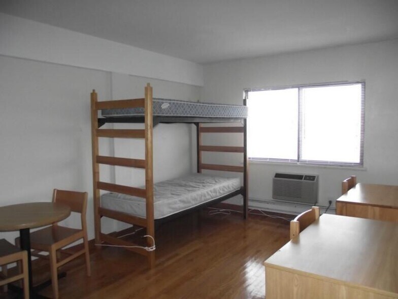 Building Photo - 1110 Commonwealth Ave