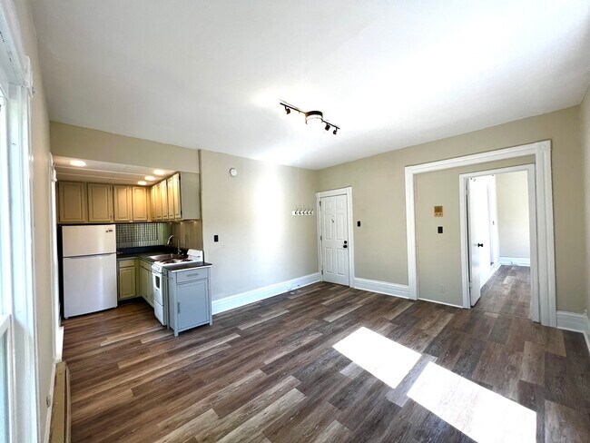 Building Photo - 82 E Lorain St