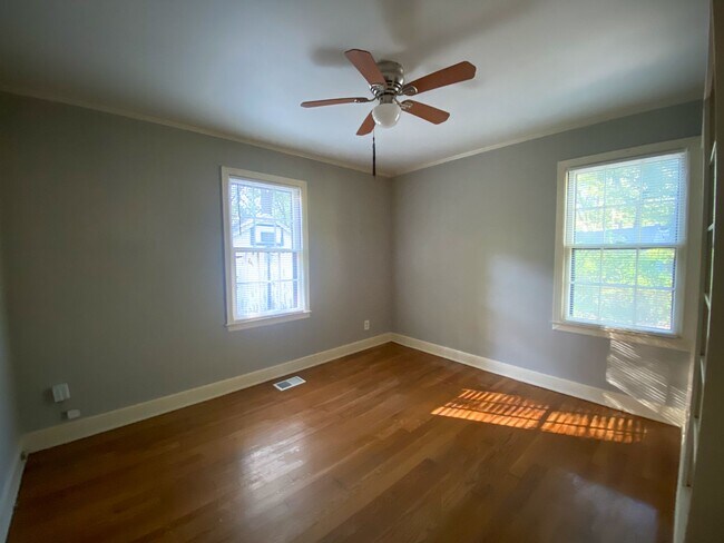 Building Photo - 4 bed, 2 bath near the University of Memphis