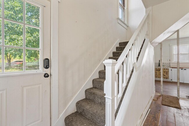 Building Photo - 2225 Catalpa Dr