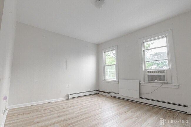 Building Photo - 253 Goldsmith Ave
