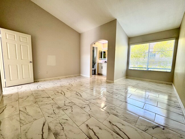 Building Photo - Beautiful 2 Story, 2 Bedroom plus Large Lo...