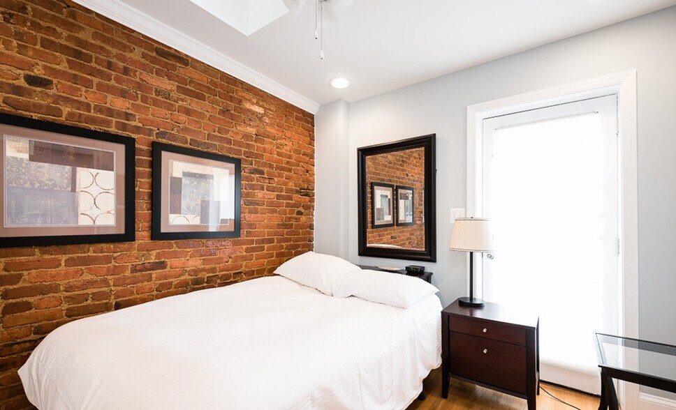 Building Photo - 222 1/2 E Street NE-SI ID1587659P