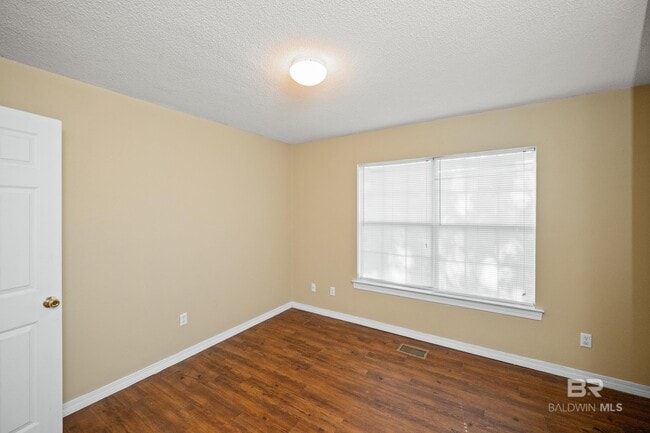 Building Photo - 8564 Garden Cir