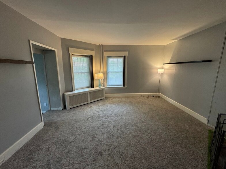 Livingroom - 130 E Wayne Ave