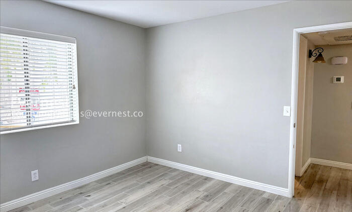 Building Photo - 1920 W Lindner Ave